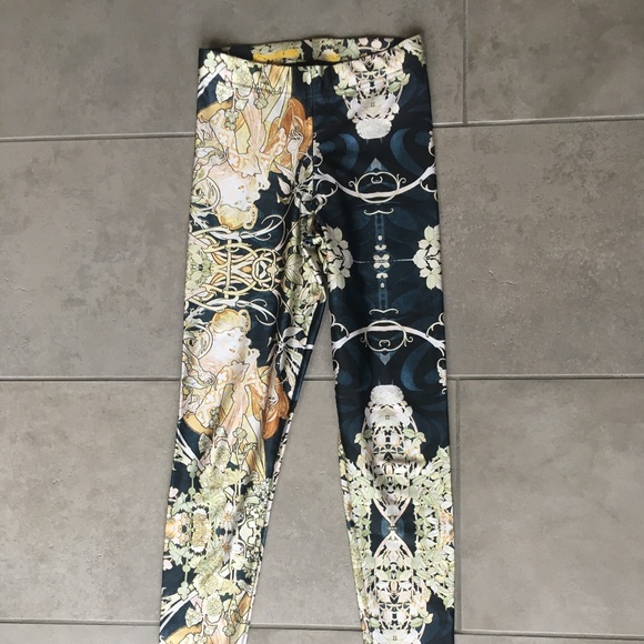 Blackmilk Mucha Leggings Original EUC - Picture 2 of 3